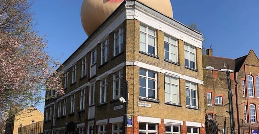 Gigantske grudi na napuhavanje zavladale Londonom i svima poslale snažnu poruku
